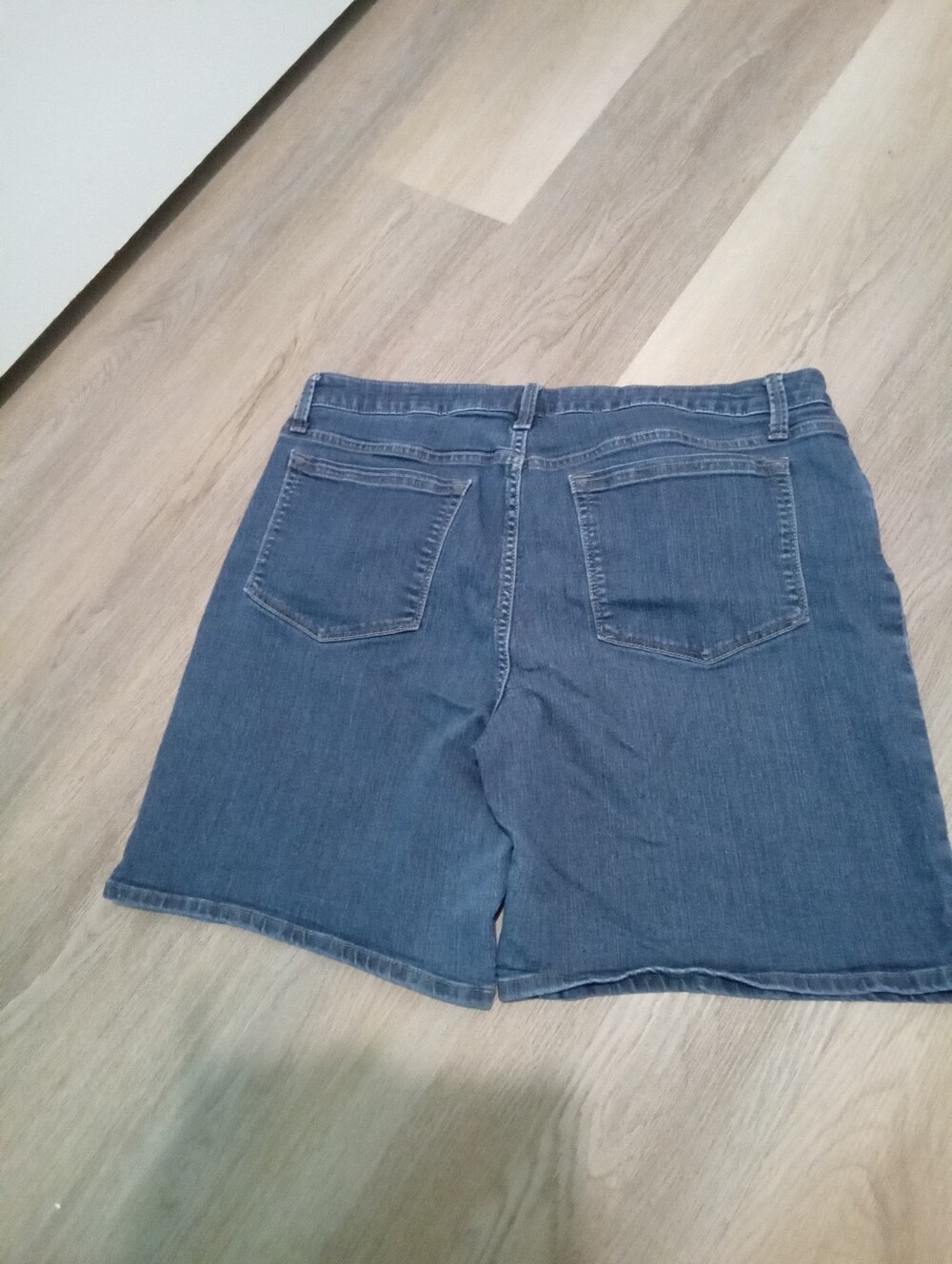 Riders by Lee Plus Size 16 Midrise Denim Blue Jean Bermuda Shorts - Picture 2 of 5